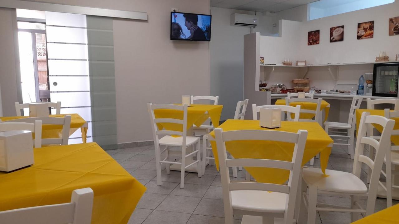 Al Giglio - Affittacamere Cariati Bagian luar foto