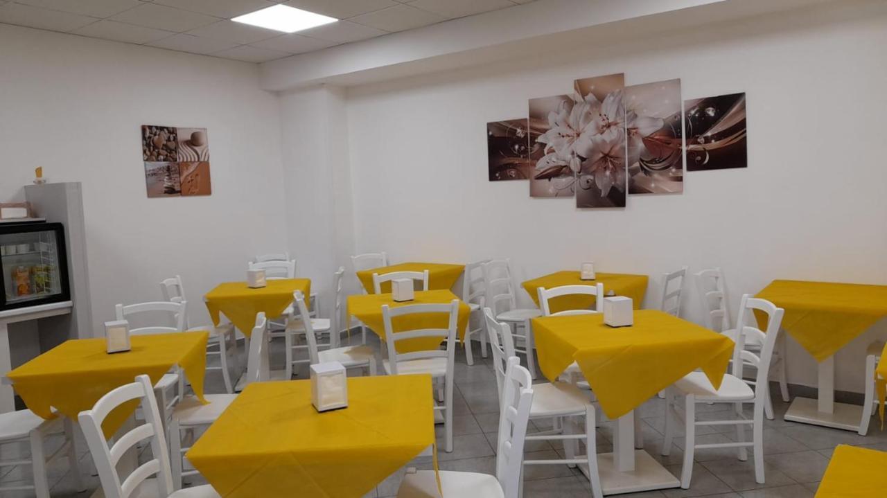 Al Giglio - Affittacamere Cariati Bagian luar foto