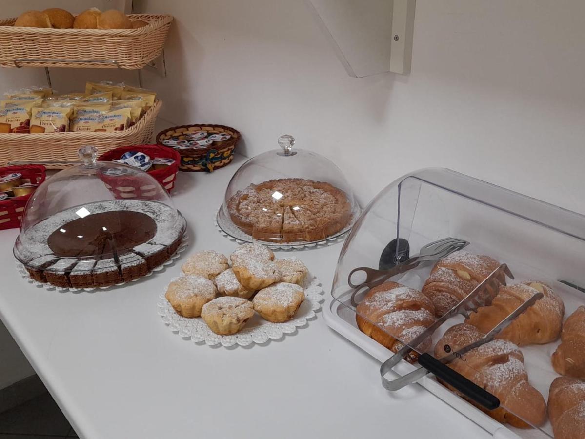 Al Giglio - Affittacamere Cariati Bagian luar foto