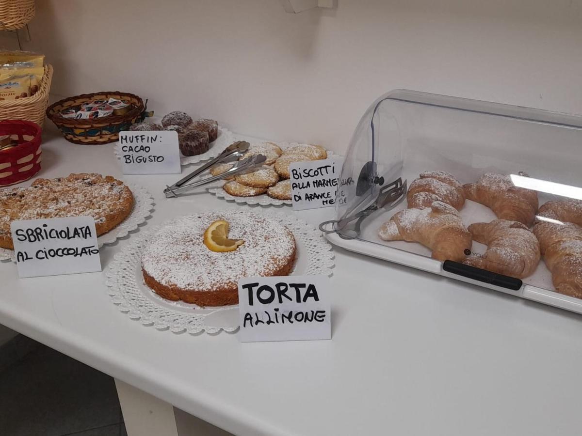 Al Giglio - Affittacamere Cariati Bagian luar foto