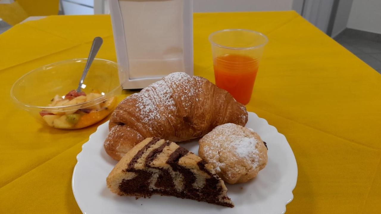 Al Giglio - Affittacamere Cariati Bagian luar foto