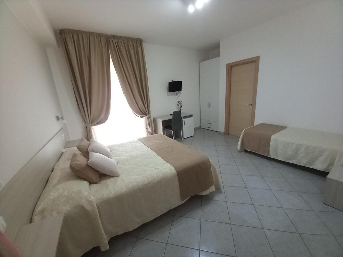 Al Giglio - Affittacamere Cariati Bagian luar foto