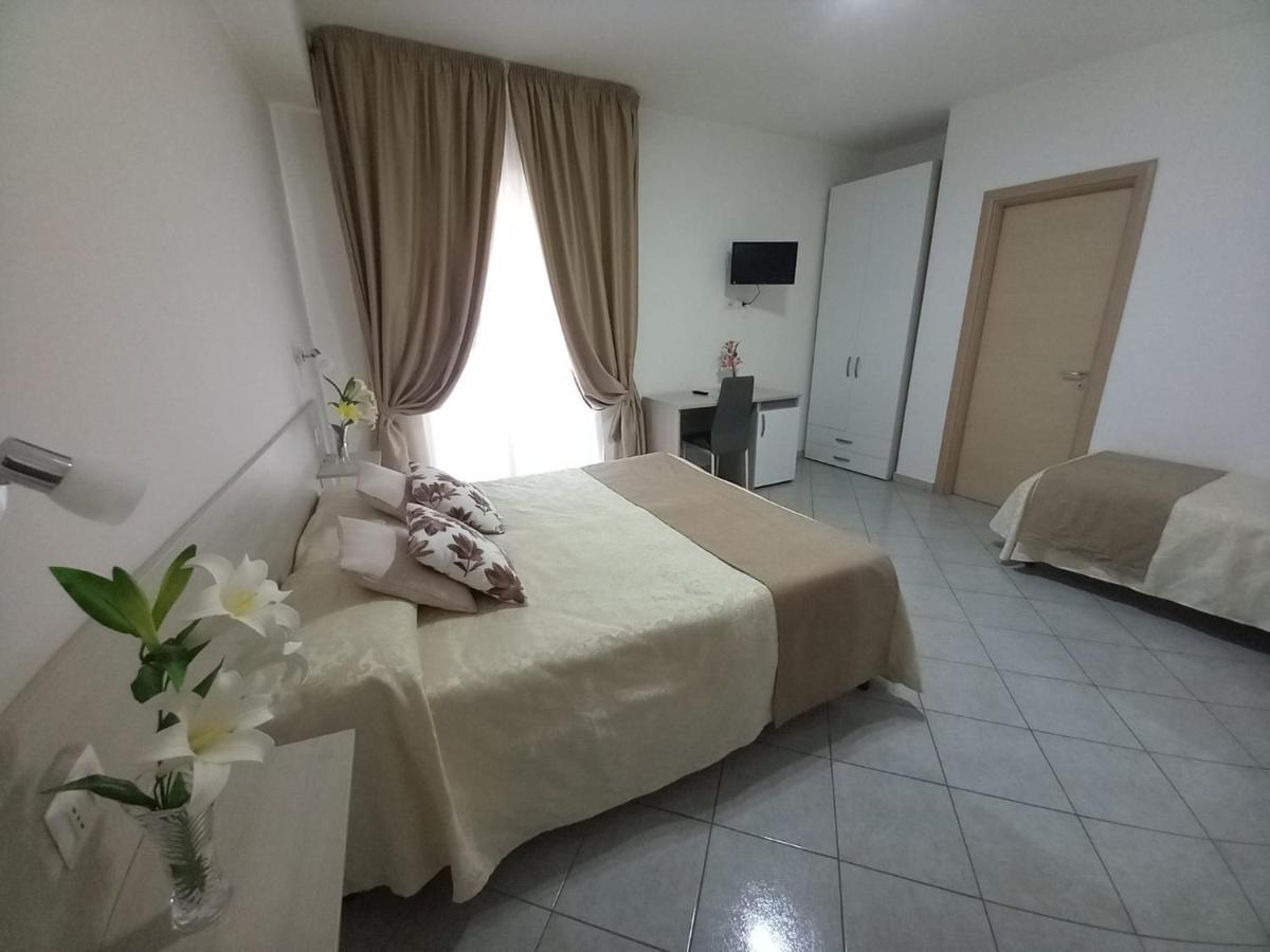Al Giglio - Affittacamere Cariati Bagian luar foto