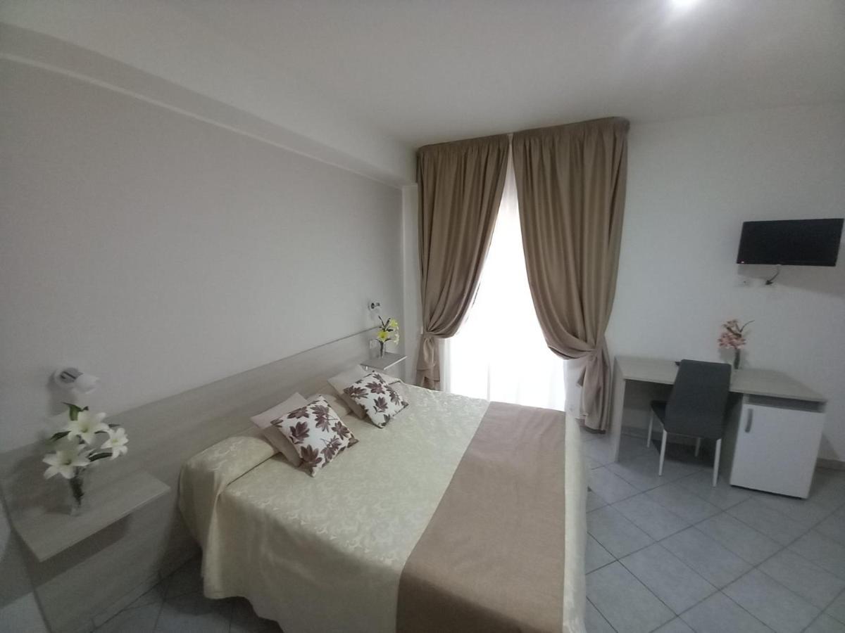 Al Giglio - Affittacamere Cariati Bagian luar foto