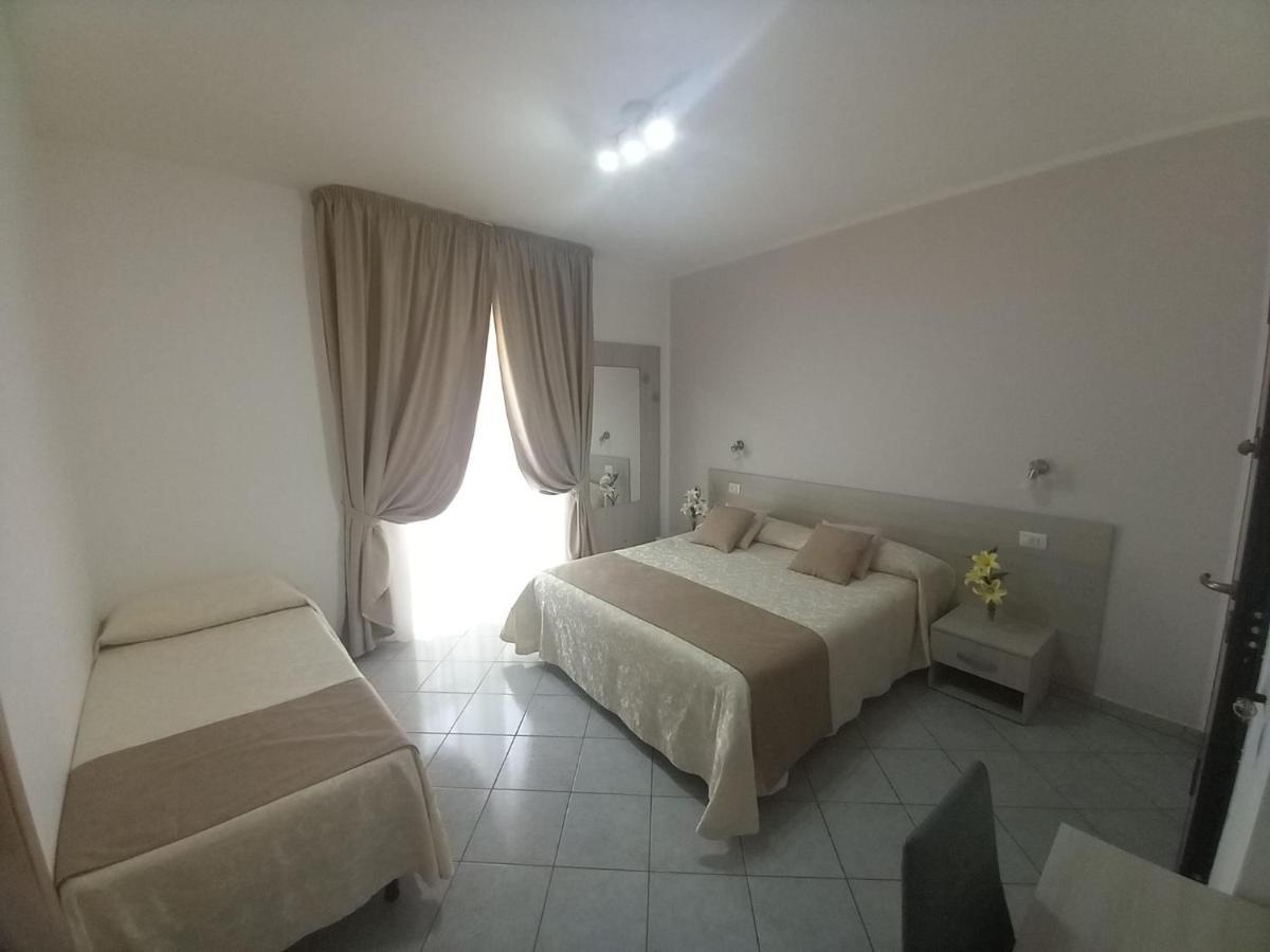 Al Giglio - Affittacamere Cariati Bagian luar foto