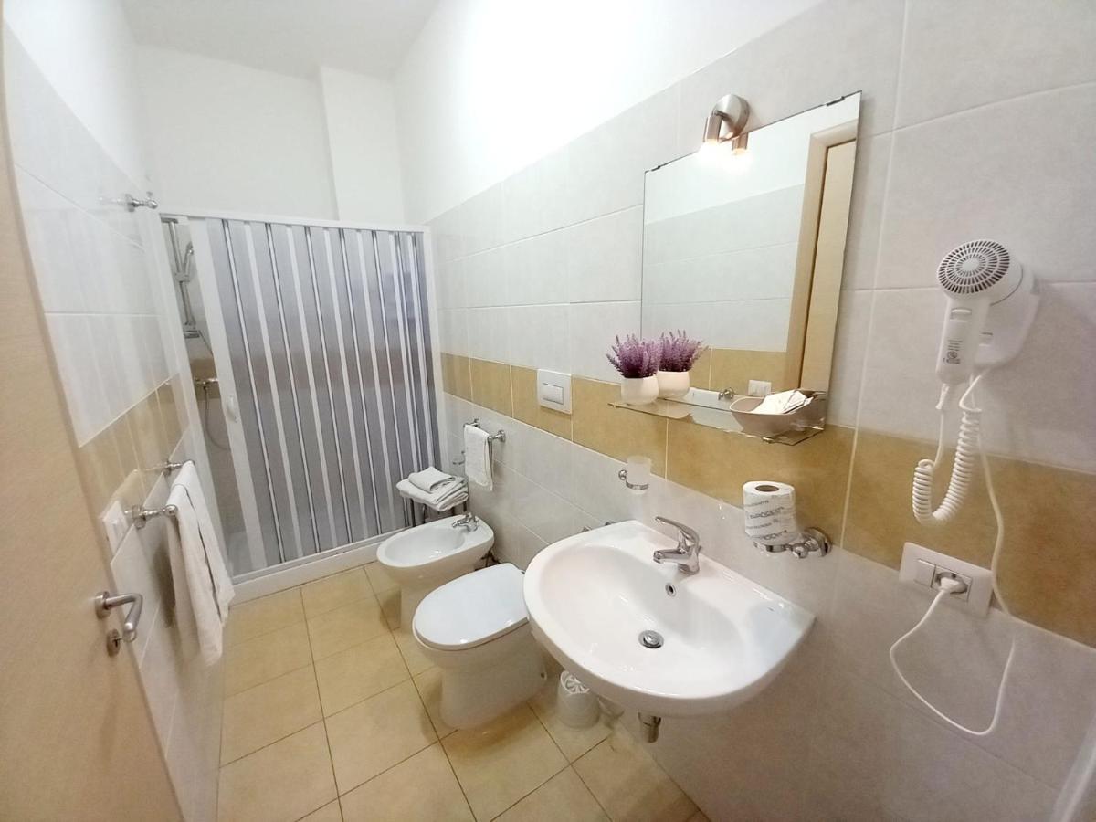 Al Giglio - Affittacamere Cariati Bagian luar foto