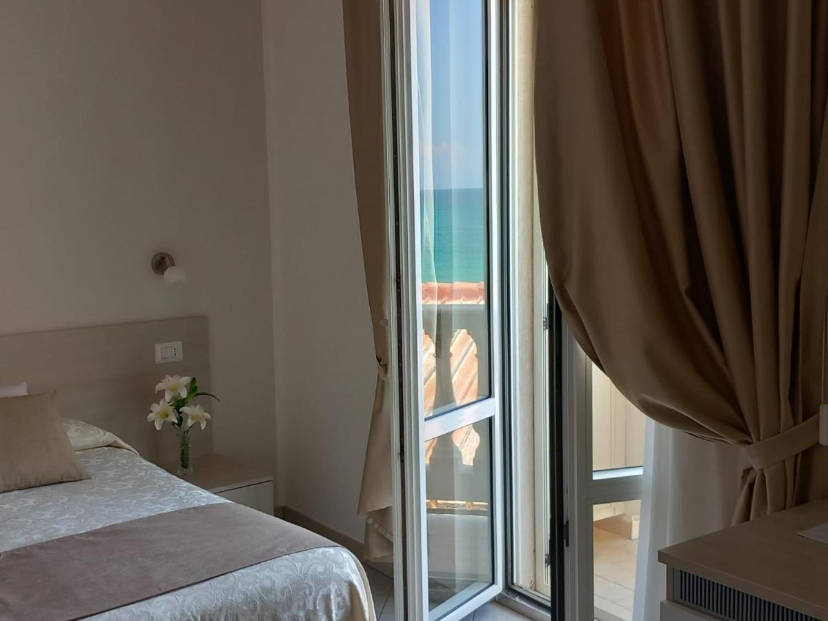 Al Giglio - Affittacamere Cariati Bagian luar foto