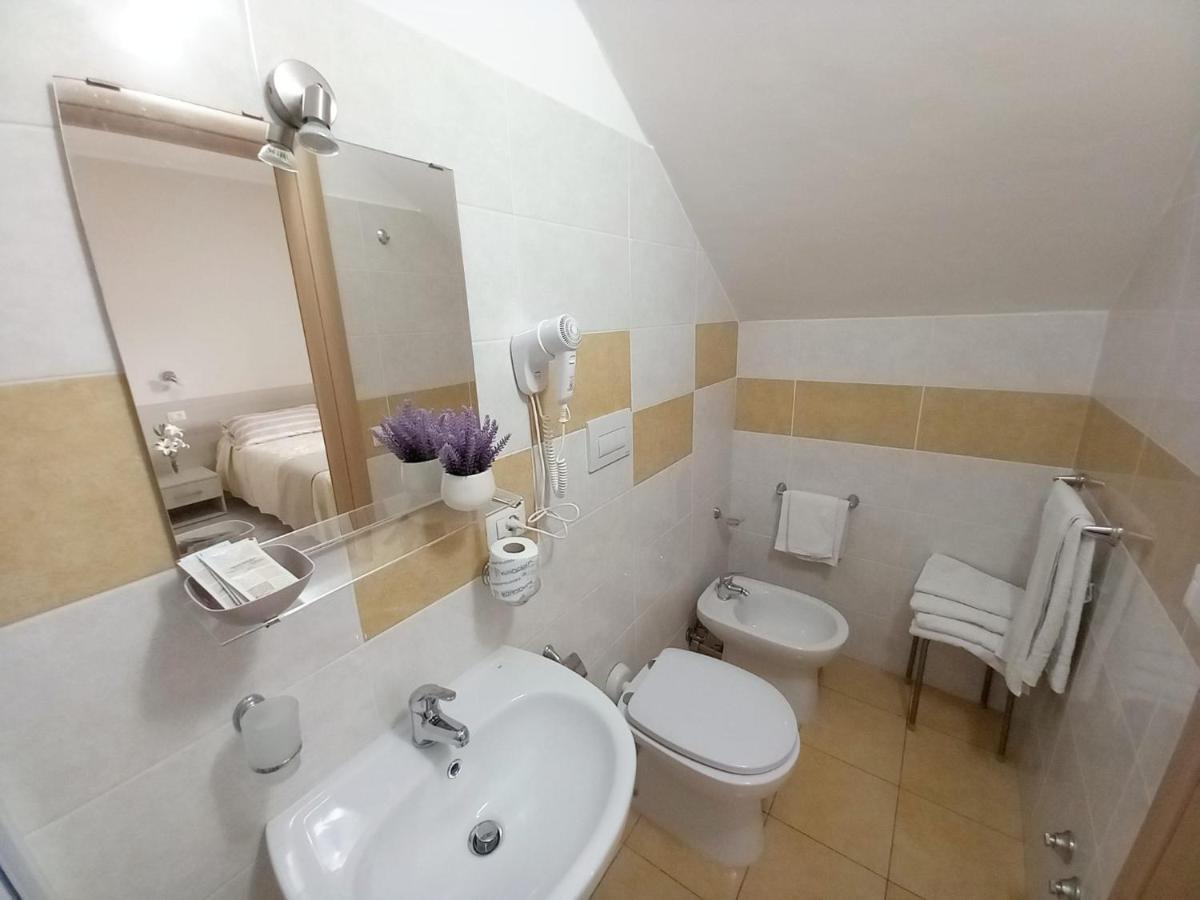 Al Giglio - Affittacamere Cariati Bagian luar foto