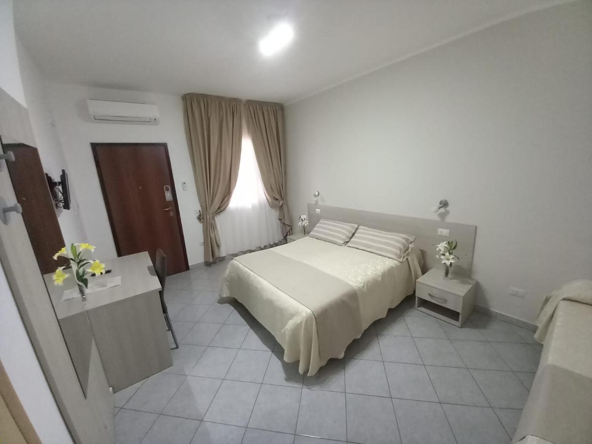Al Giglio - Affittacamere Cariati Bagian luar foto
