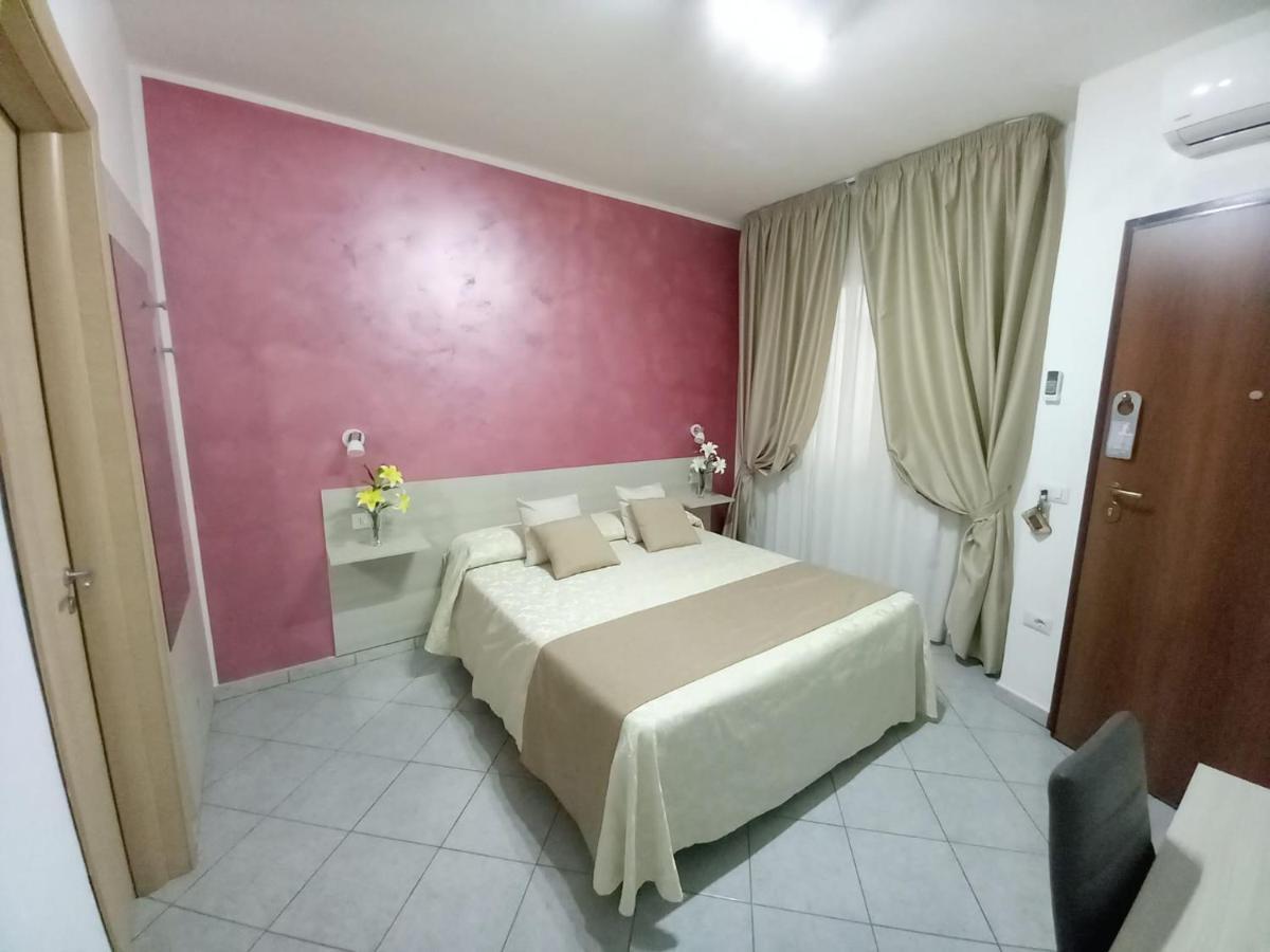 Al Giglio - Affittacamere Cariati Bagian luar foto