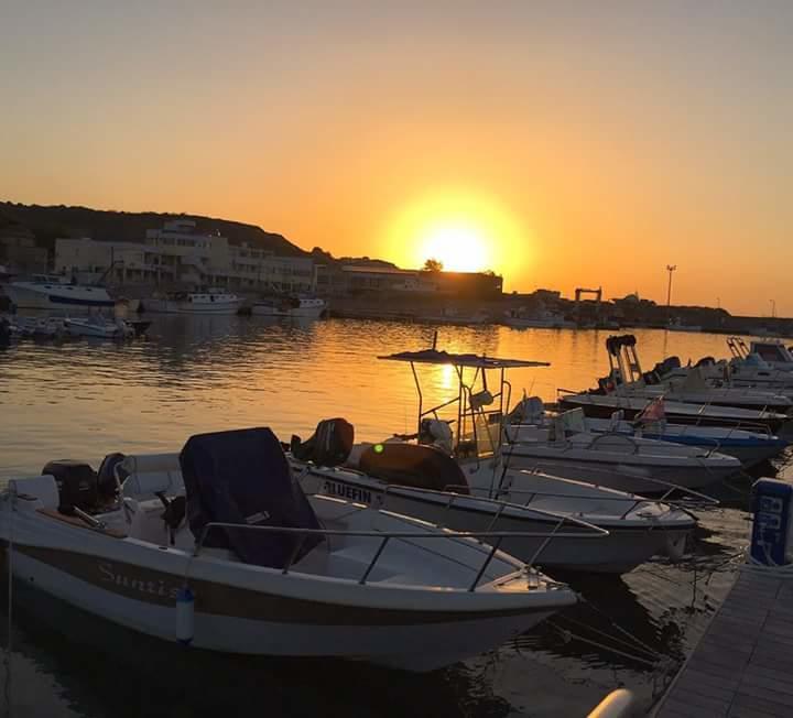 Al Giglio - Affittacamere Cariati Bagian luar foto