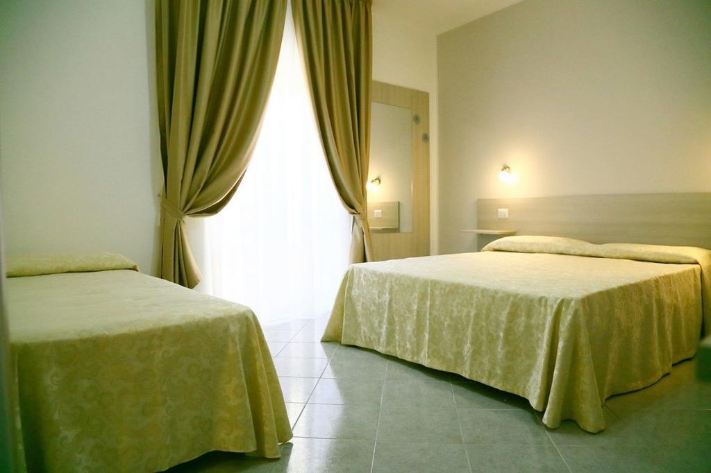 Al Giglio - Affittacamere Cariati Bagian luar foto