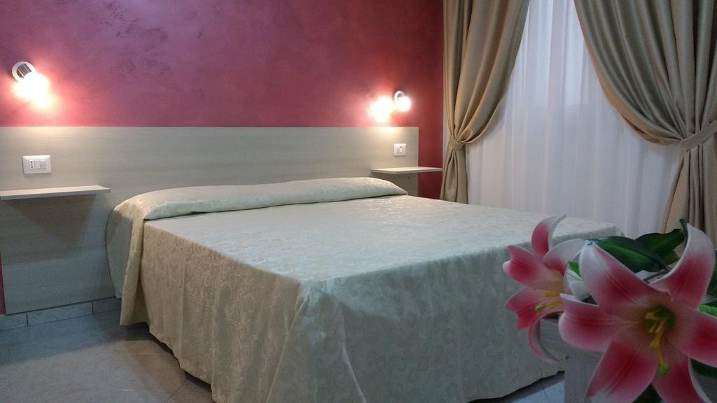 Al Giglio - Affittacamere Cariati Bagian luar foto