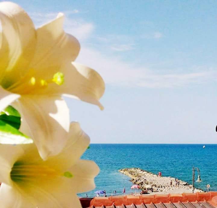 Al Giglio - Affittacamere Cariati Bagian luar foto